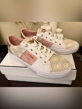 GUESS Loven Low Lace Up Light Natural Sneakers Womens 10 NIB